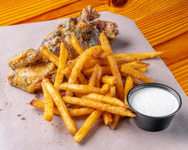 Buttery Garlic Parmesan Wings (8).