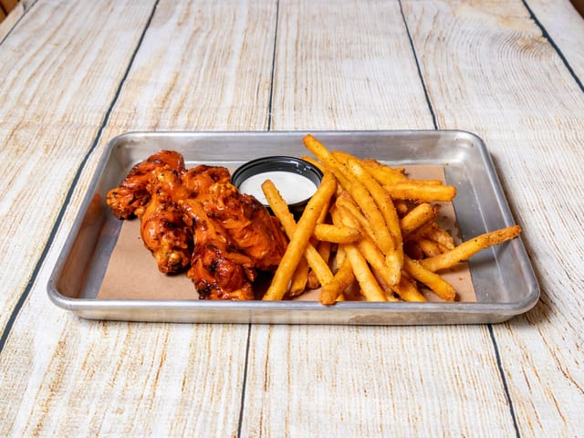 Classic Buffalo Wings (8).
